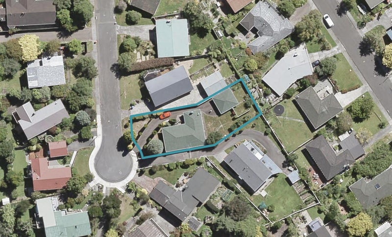 9 Harewood Grove, Pinehaven, Upper Hutt - Carousel 1