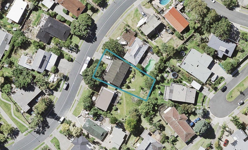 17 Oaktree Avenue, Browns Bay, Auckland - Carousel 1