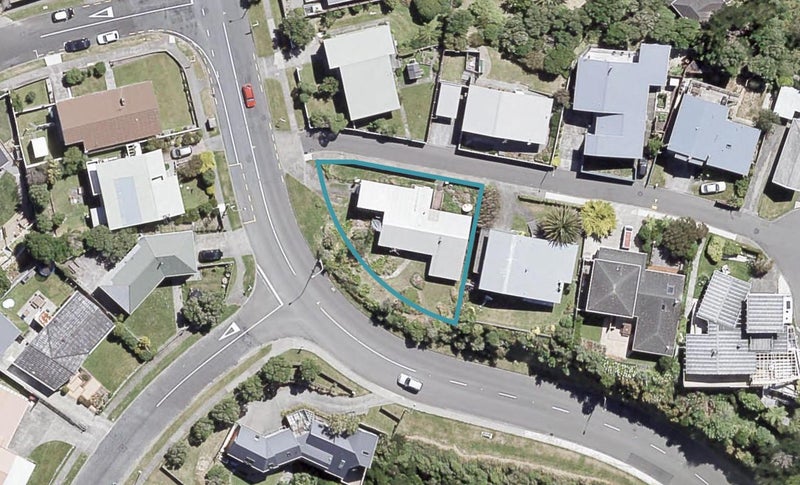 138 Dowse Drive, Maungaraki, Lower Hutt - Carousel 1