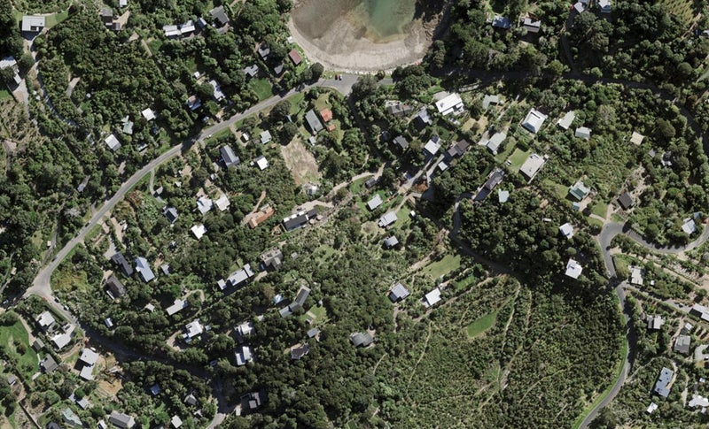 3 Empire Avenue, Oneroa, Waiheke Island - Carousel 1