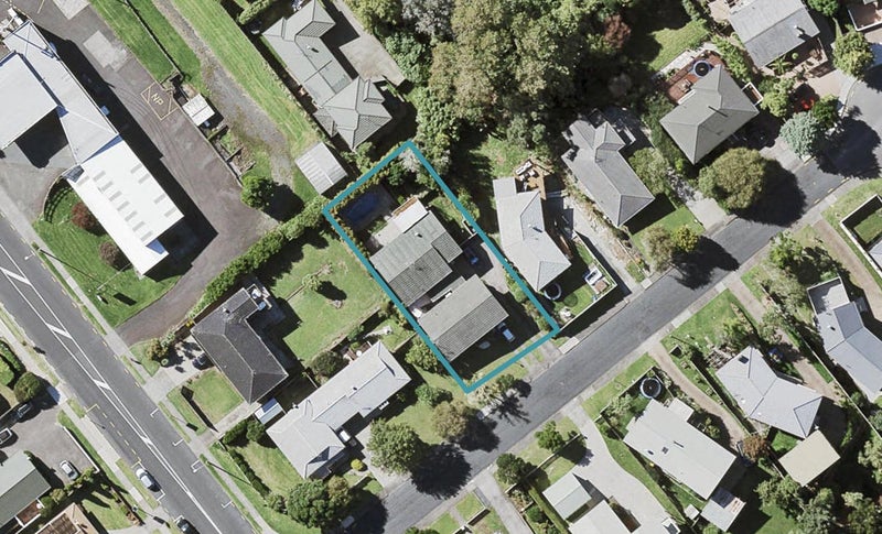 1/6 Reydon Place, Cockle Bay, Auckland - Carousel 1