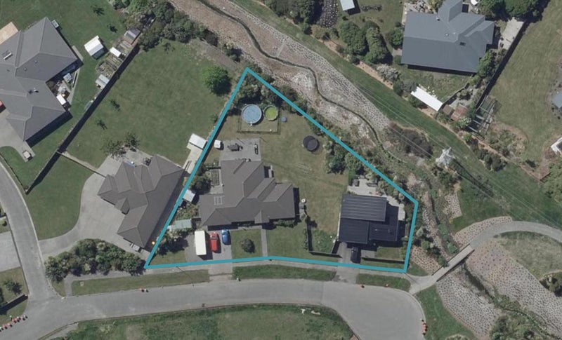 7 Deavoll Place, Heathcote Valley, Christchurch - Carousel 1