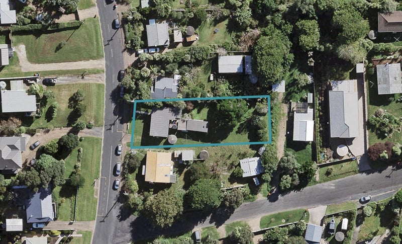 20 Tui Street, Oneroa, Waiheke Island - Carousel 1
