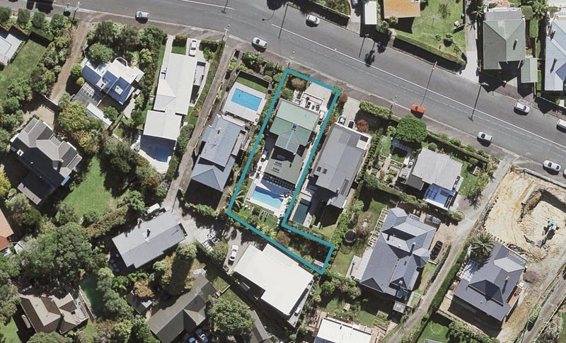 42 Hinemoa Street, Birkenhead, Auckland - Carousel 1