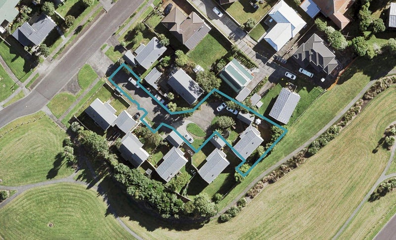 32 Halyard Place, Te Atatu Peninsula, Auckland - Carousel 1