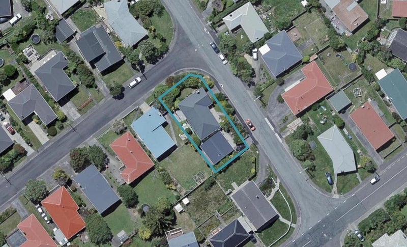5 Brooker Grove, Newlands, Wellington - Carousel 1