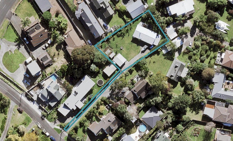 8 Alison Avenue, Herald Island, Auckland - Carousel 1