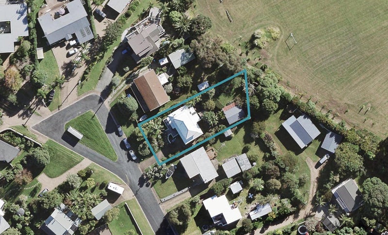15 Esslin Road, Surfdale, Waiheke Island - Carousel 1