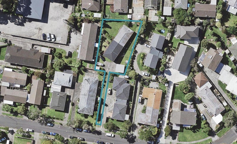 2/8 Ballater Place, Highland Park, Auckland - Carousel 1