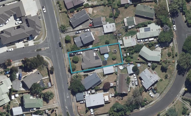 32 Deanwell Avenue, Deanwell, Hamilton - Carousel 1