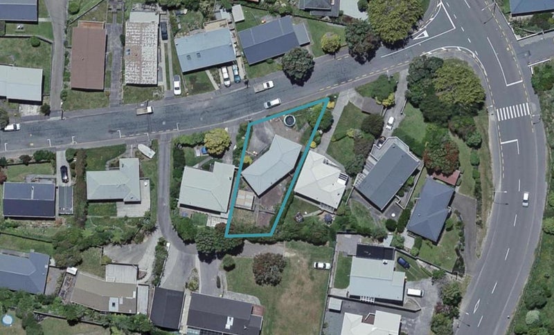 7 Kahikatea Grove, Paparangi, Wellington - Carousel 1