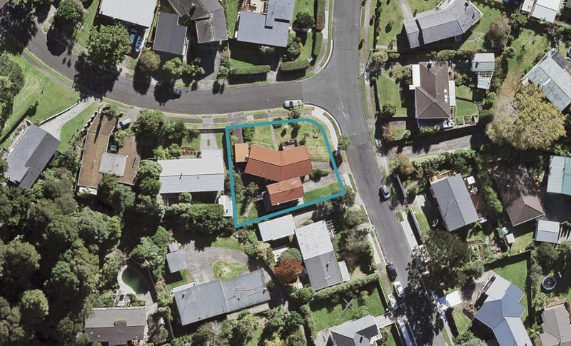 2/2 Gretel Place, Hillcrest, Auckland - Carousel 1