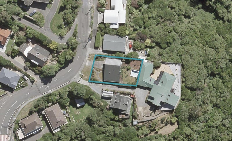 8 Maungaraki Road, Korokoro, Lower Hutt - Carousel 1