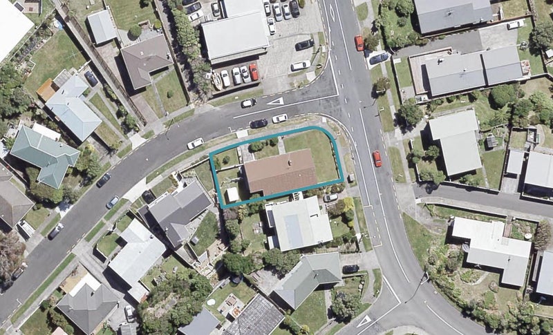 1 Barberry Grove, Maungaraki, Lower Hutt - Carousel 1