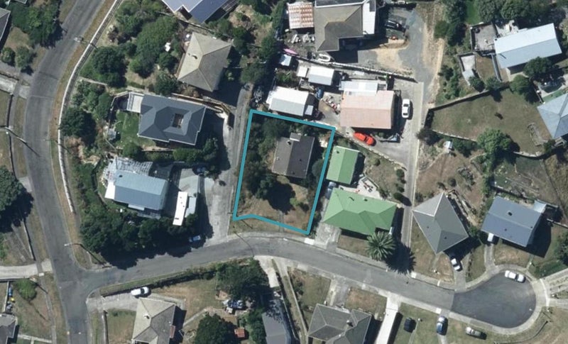 5 Hollow Close, Titahi Bay, Porirua - Carousel 1