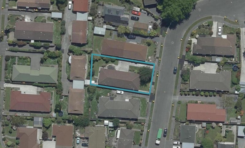 2/5 James Condon Place, Redwood, Christchurch - Carousel 1