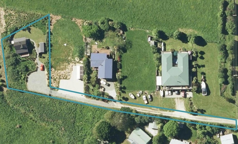 9E Lady Cobham Grove, Anakiwa, Linkwater - Carousel 1