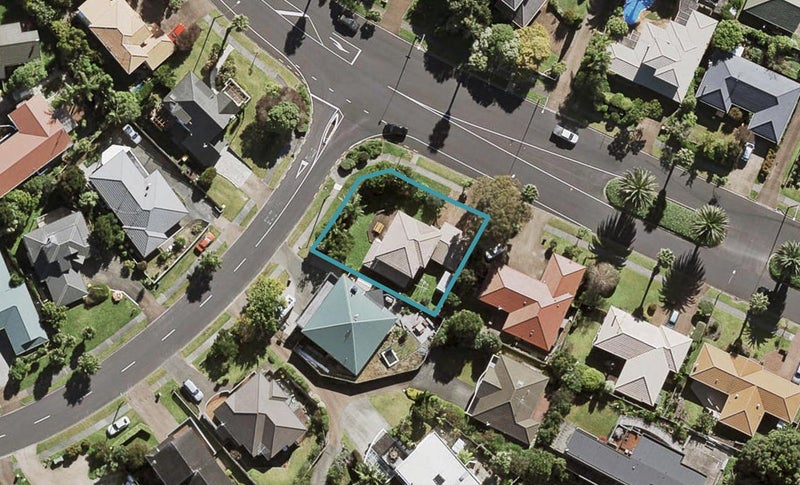 95 Caribbean Drive, Unsworth Heights, Auckland - Carousel 1