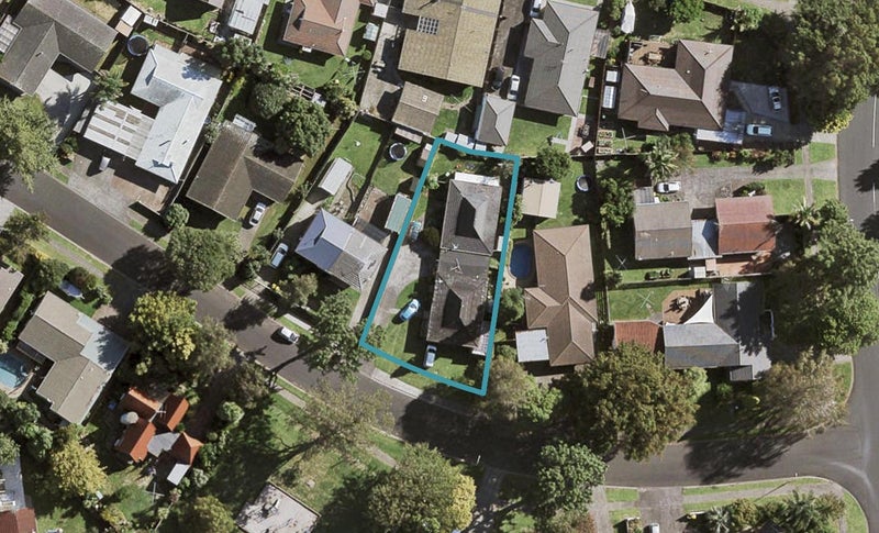 2/5 Balgowan Terrace, Conifer Grove, Takanini - Carousel 1