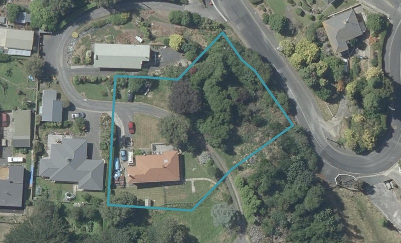 11 Koremata Street, Green Island, Dunedin - Carousel 1