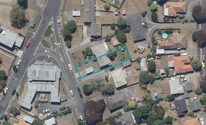 4 Plunket Terrace, Hamilton East, Hamilton - Carousel 1