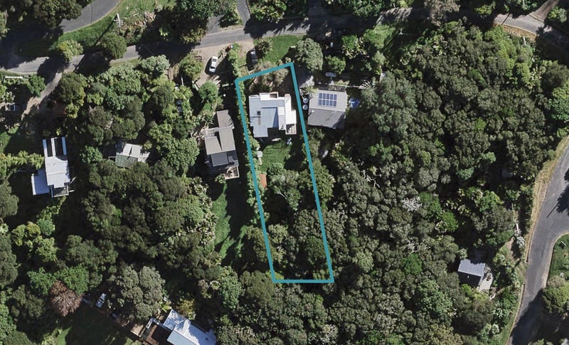 36 Beresford Avenue, Surfdale, Waiheke Island - Carousel 1