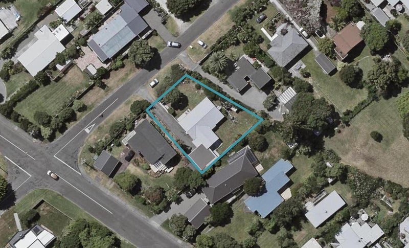 46 Ngapaki Street, Waikanae Beach, Waikanae - Carousel 1