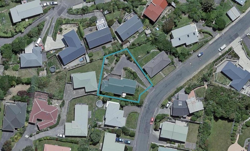 15 Carluke Street, Paparangi, Wellington - Carousel 1