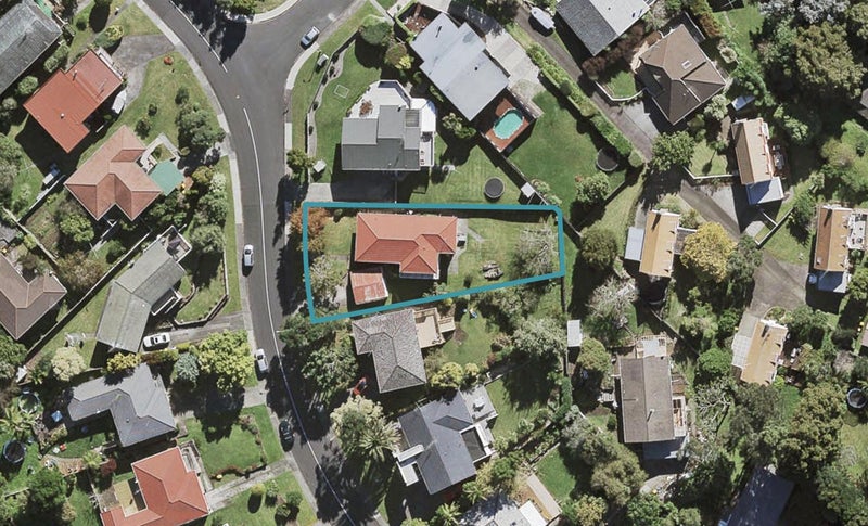 27 Agincourt Street, Glenfield, Auckland - Carousel 1