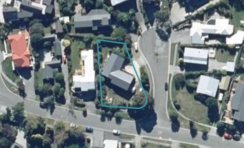41 Cedar Drive, Kelvin Heights, Queenstown - Carousel 1