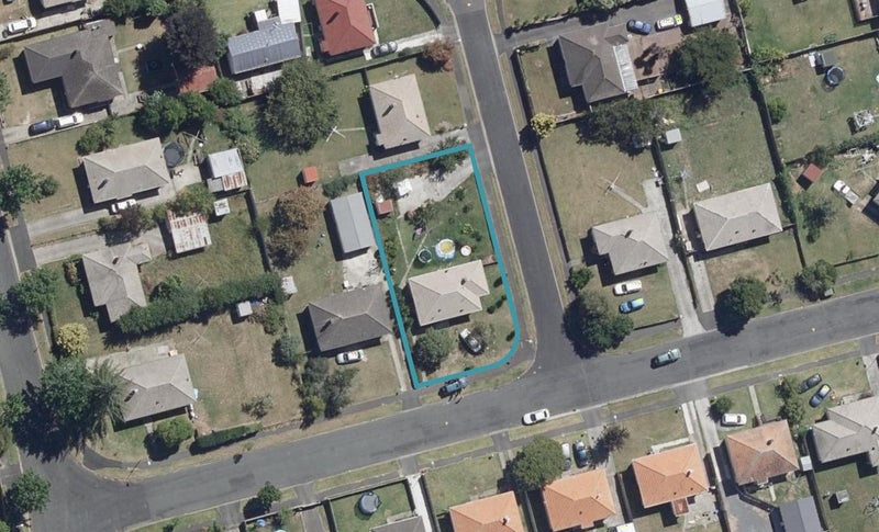 7 Douglas Crescent, Fairfield, Hamilton - Carousel 1