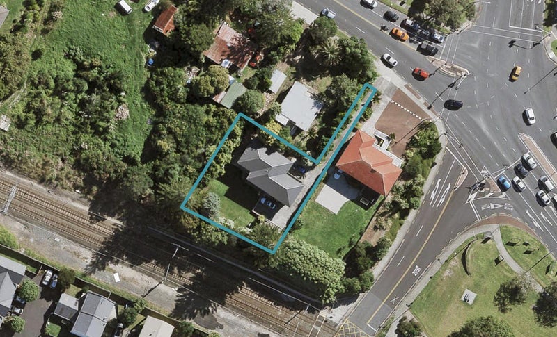 457/8 Swanson Road, Henderson, Auckland - Carousel 1