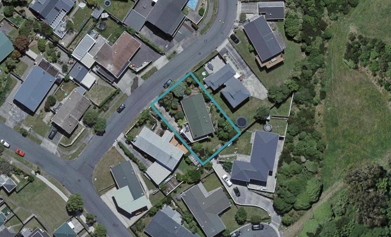 6 Arahanga Grove, Maupuia, Wellington - Carousel 1