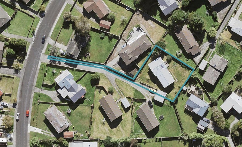 11 Brougham Place, West Harbour, Auckland - Carousel 1
