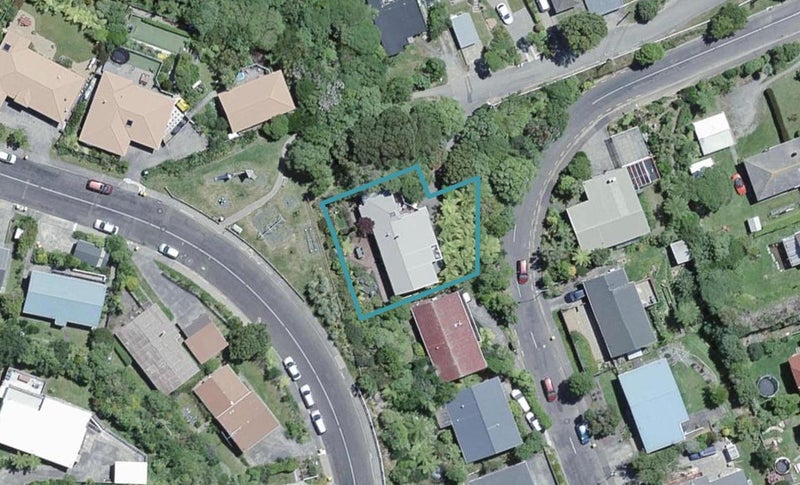 68 Allington Road, Karori, Wellington - Carousel 1