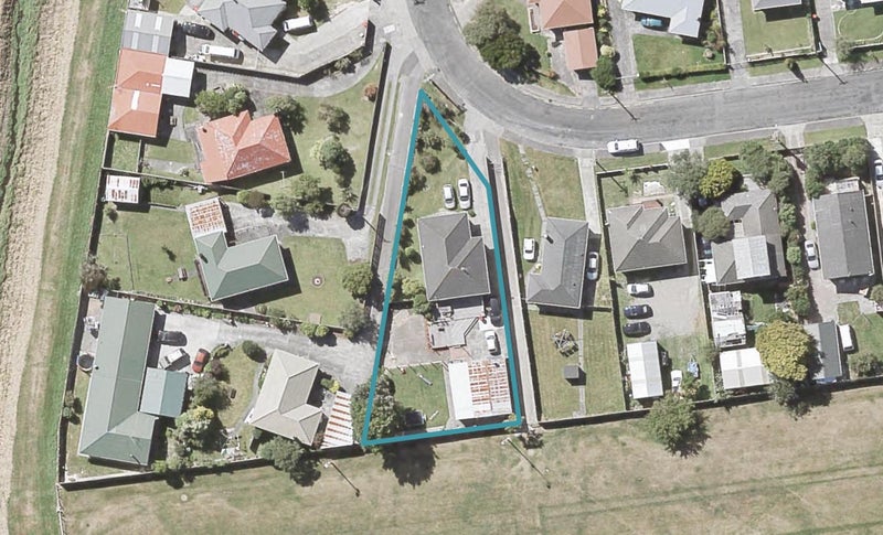 27 Donnelley Drive, Wainuiomata, Lower Hutt - Carousel 1