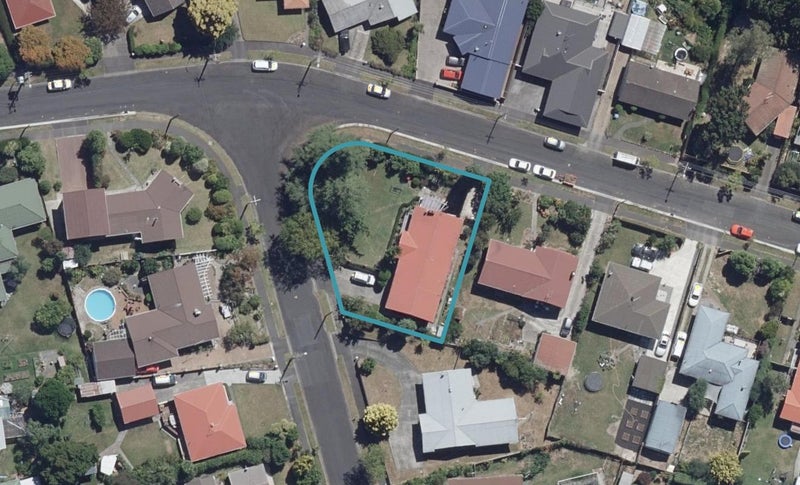 1 Beverley Crescent, Hillcrest, Hamilton - Carousel 1