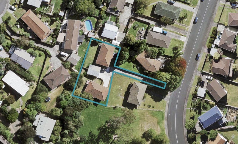 2/77 Reynella Drive, Massey, Auckland - Carousel 1