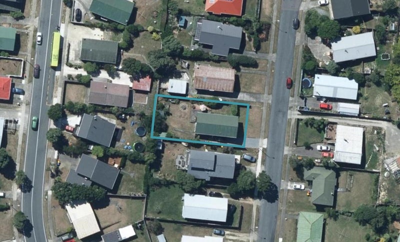 9 Limerick Grove, Ascot Park, Porirua - Carousel 1