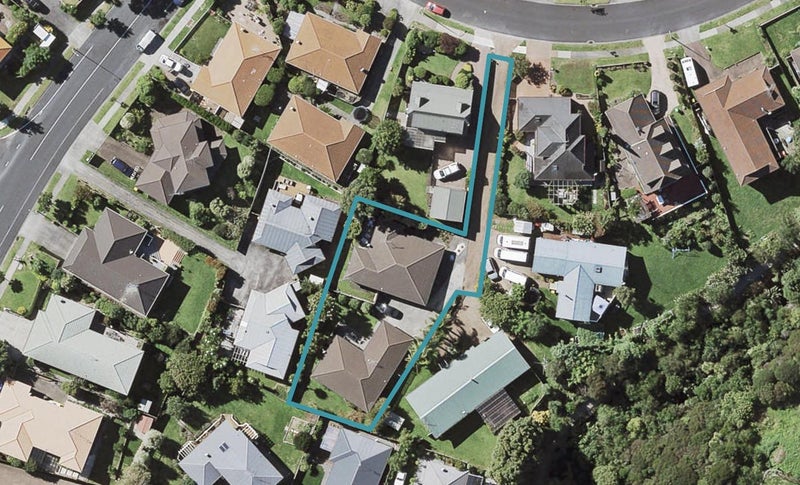 2/8 Channing Crescent, Botany Downs, Auckland - Carousel 1