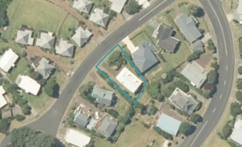 107 The Grove, Onemana, Whangamatā - Carousel 1
