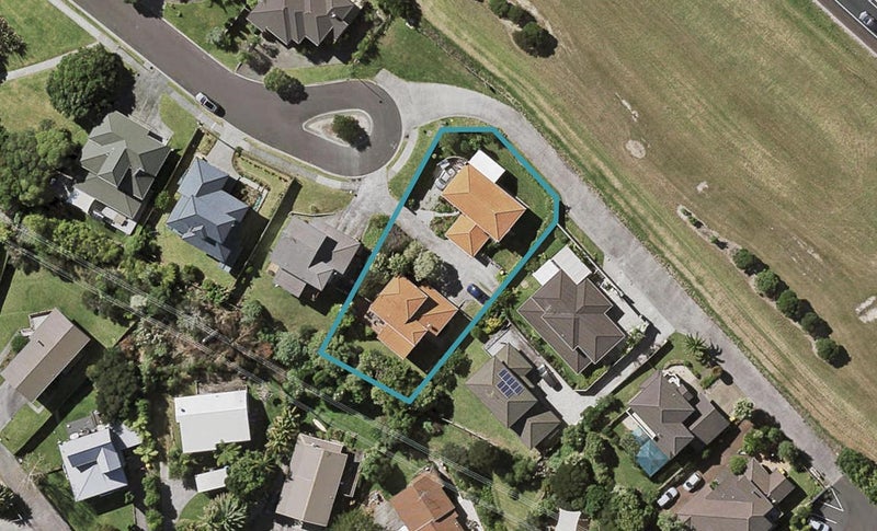 2/27 Highgrove Lane, Tōtara Vale, Auckland - Carousel 1