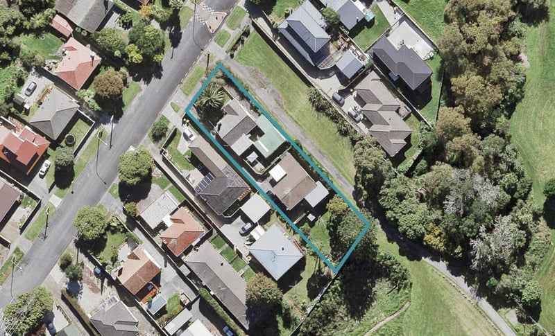 1/42 Fruitvale Road, New Lynn, Auckland - Carousel 1