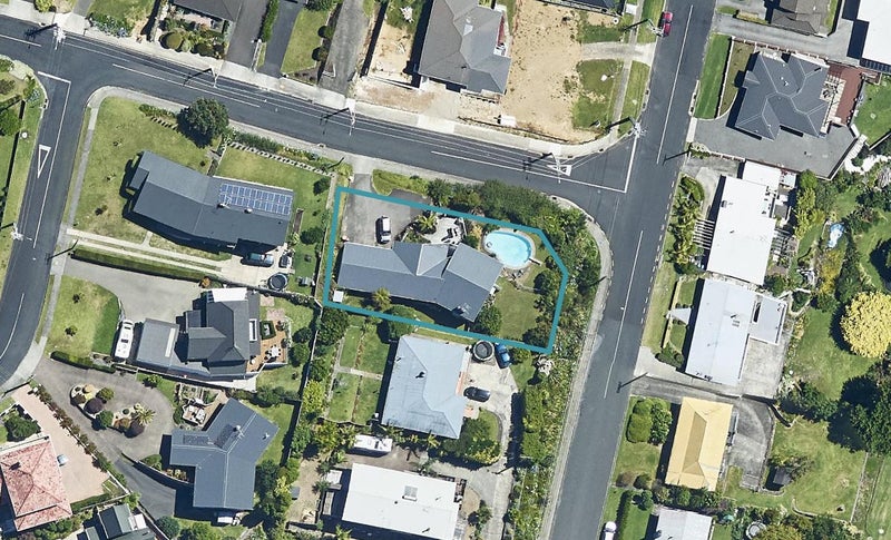 2 Tirinui Crest Road, Otumoetai, Tauranga - Carousel 1