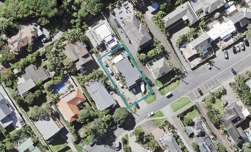 10 The Esplanade, Campbells Bay, Auckland - Carousel 1