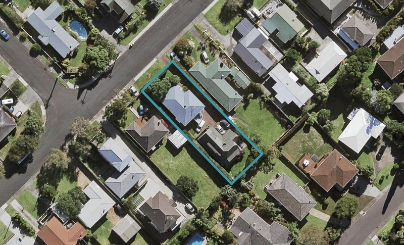 2/12 Holland Road, Hillcrest, Auckland - Carousel 1
