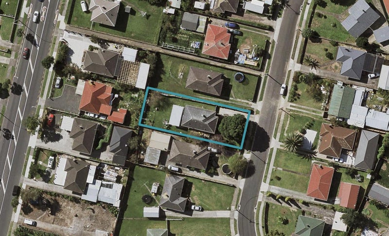 15 Clutha Crescent, Clover Park, Auckland - Carousel 1