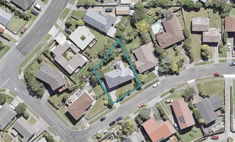 2 Reese Jones Grove, Maungaraki, Lower Hutt - Carousel 1