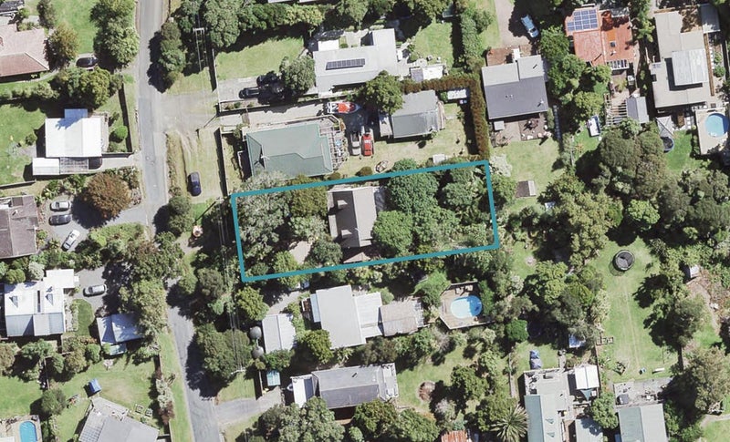 8 Tane Road, Laingholm, Auckland - Carousel 1