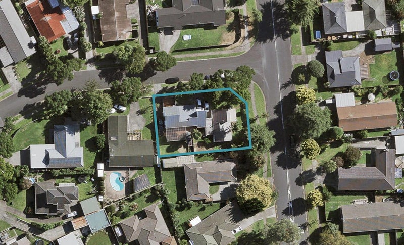 2/2 Corolu Place, Conifer Grove, Takanini - Carousel 1